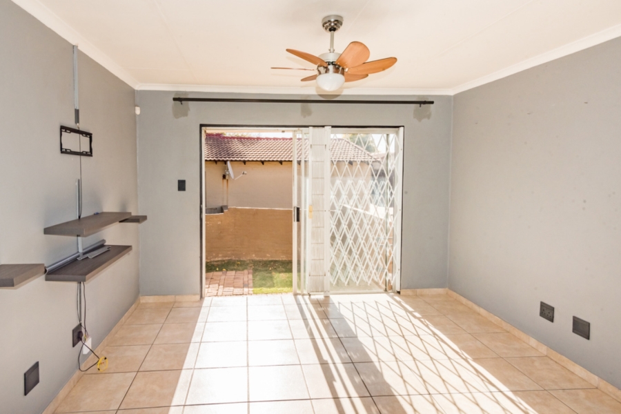 2 Bedroom Property for Sale in Honeydew Manor Gauteng