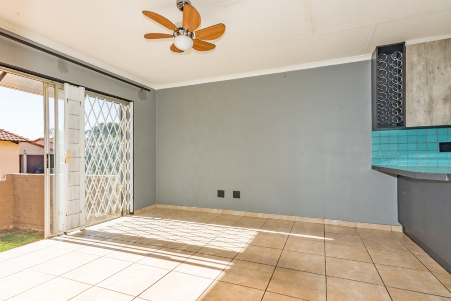 2 Bedroom Property for Sale in Honeydew Manor Gauteng