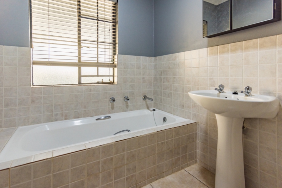 2 Bedroom Property for Sale in Honeydew Manor Gauteng