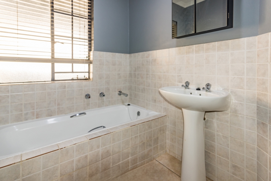 2 Bedroom Property for Sale in Honeydew Manor Gauteng