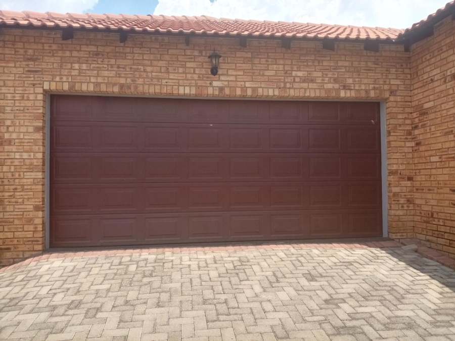 To Let 3 Bedroom Property for Rent in New Redruth Gauteng