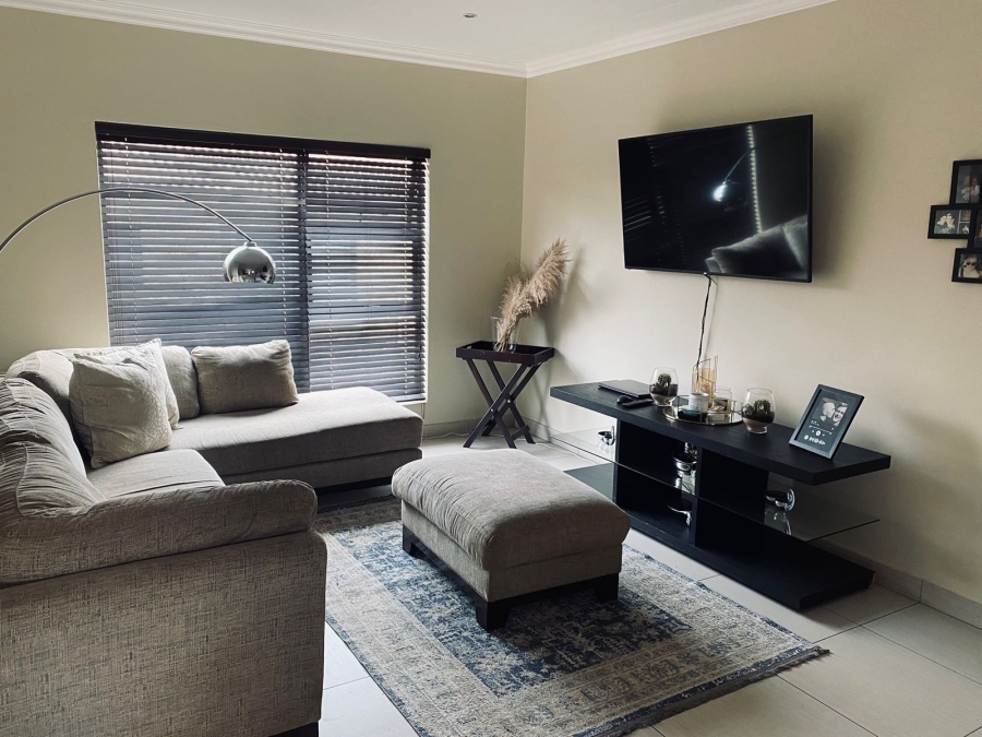 To Let 3 Bedroom Property for Rent in New Redruth Gauteng