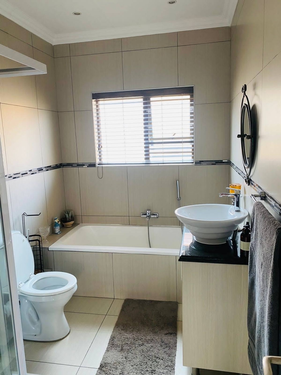 To Let 3 Bedroom Property for Rent in New Redruth Gauteng