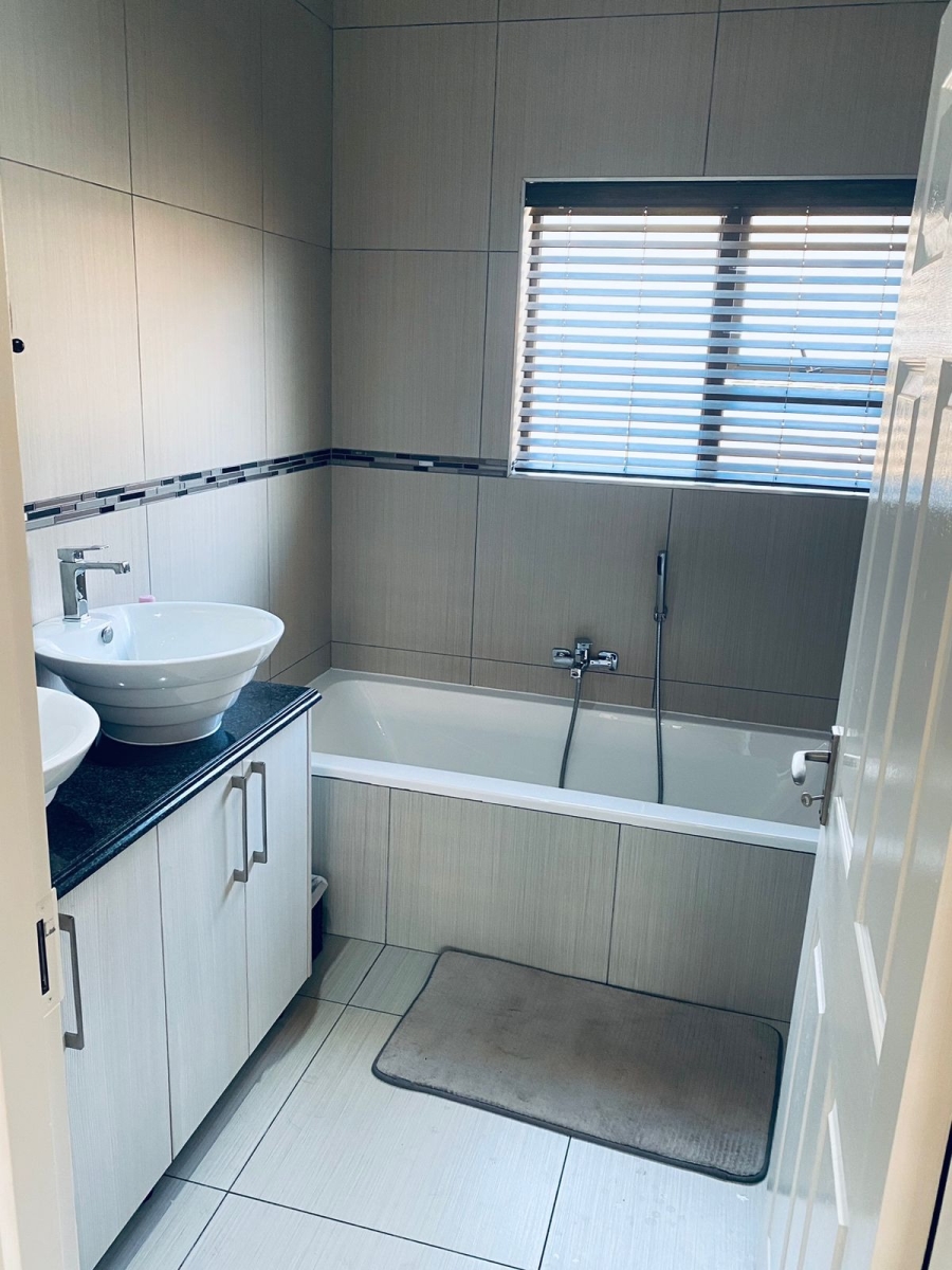 To Let 3 Bedroom Property for Rent in New Redruth Gauteng