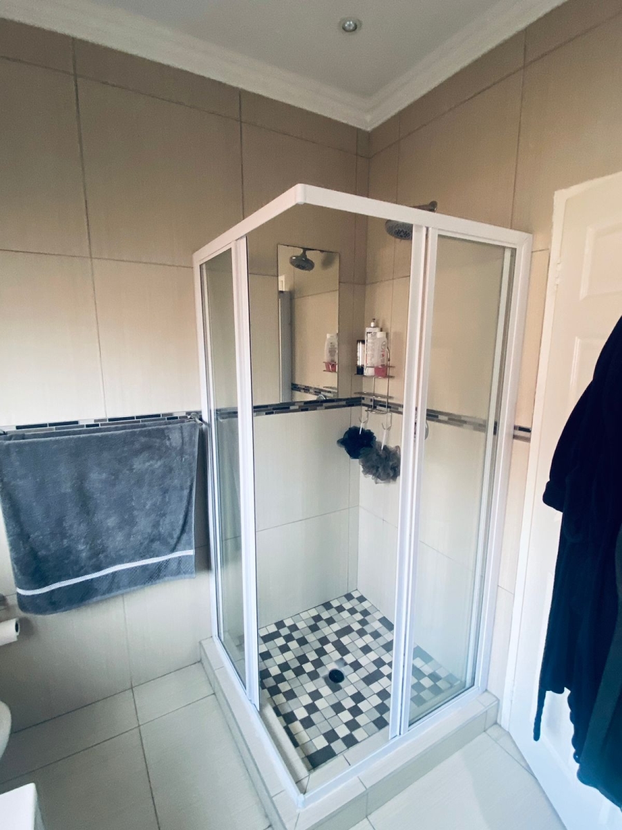 To Let 3 Bedroom Property for Rent in New Redruth Gauteng