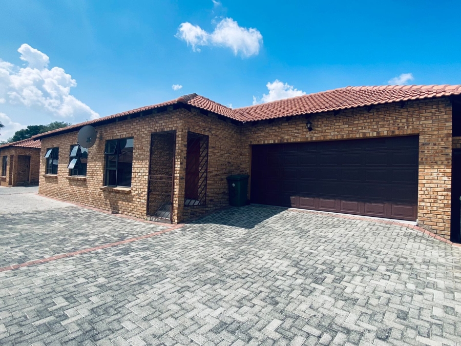To Let 3 Bedroom Property for Rent in New Redruth Gauteng