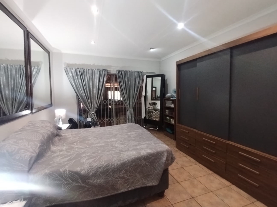 3 Bedroom Property for Sale in Faerie Glen Gauteng
