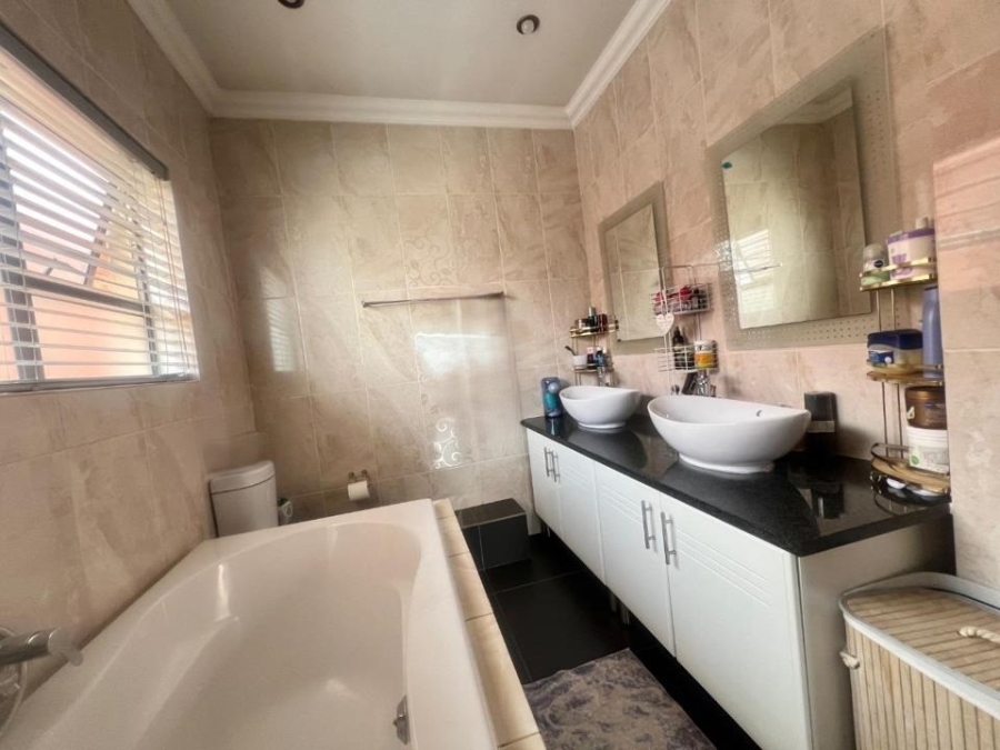 3 Bedroom Property for Sale in South Crest Gauteng