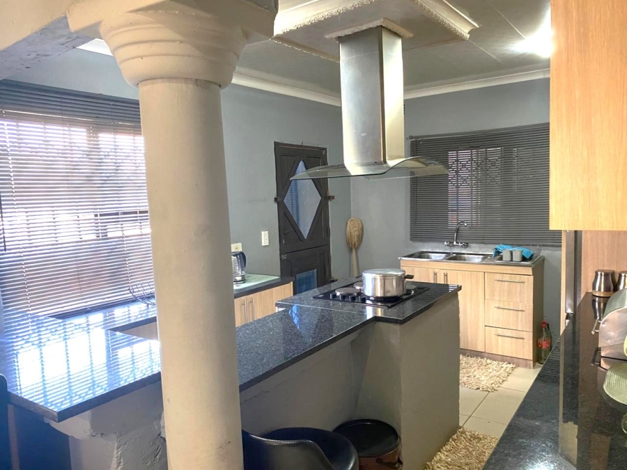6 Bedroom Property for Sale in Zonkezizwe Gauteng