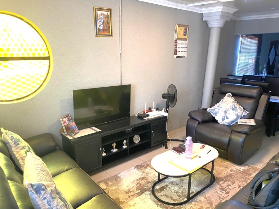 6 Bedroom Property for Sale in Zonkezizwe Gauteng