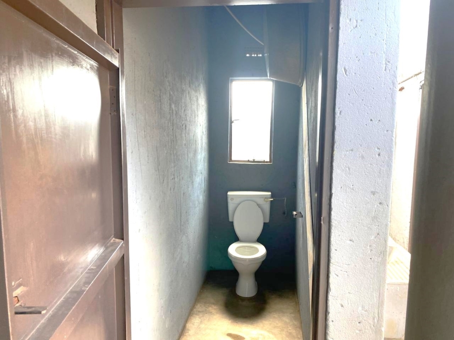 6 Bedroom Property for Sale in Zonkezizwe Gauteng