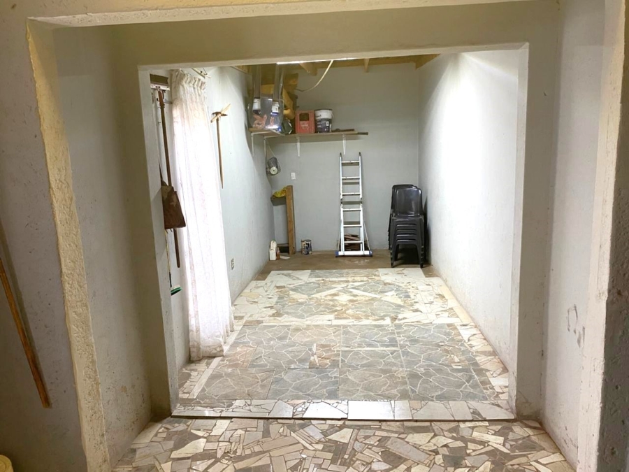 6 Bedroom Property for Sale in Zonkezizwe Gauteng