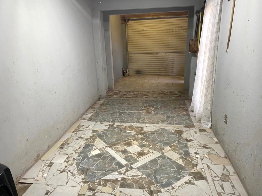 6 Bedroom Property for Sale in Zonkezizwe Gauteng