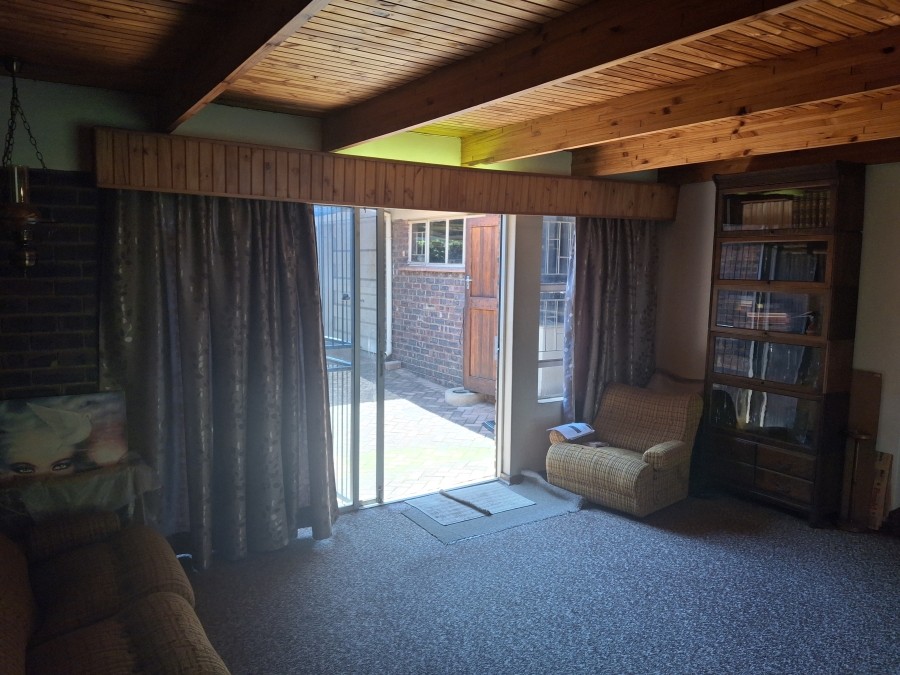 4 Bedroom Property for Sale in Garsfontein Gauteng