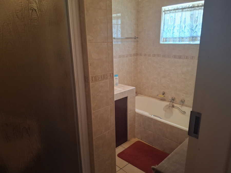 4 Bedroom Property for Sale in Garsfontein Gauteng