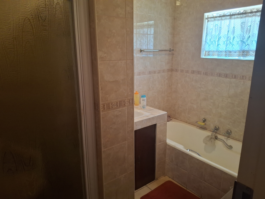 4 Bedroom Property for Sale in Garsfontein Gauteng