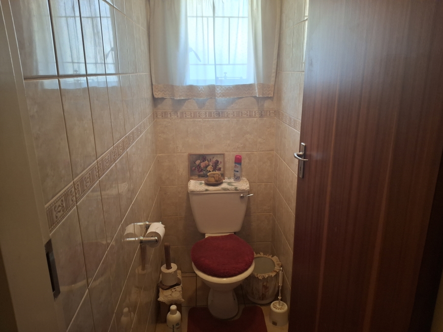 4 Bedroom Property for Sale in Garsfontein Gauteng