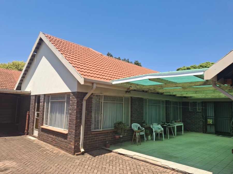 4 Bedroom Property for Sale in Garsfontein Gauteng