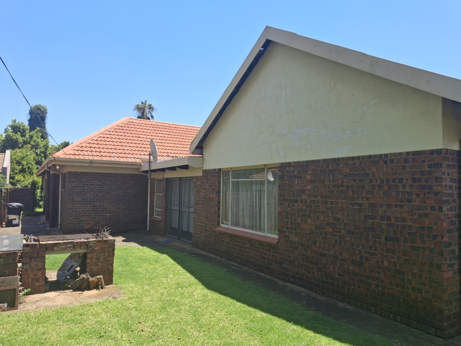 4 Bedroom Property for Sale in Garsfontein Gauteng