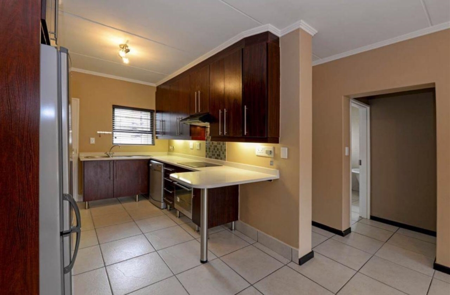 To Let 2 Bedroom Property for Rent in Greenstone Hill Gauteng