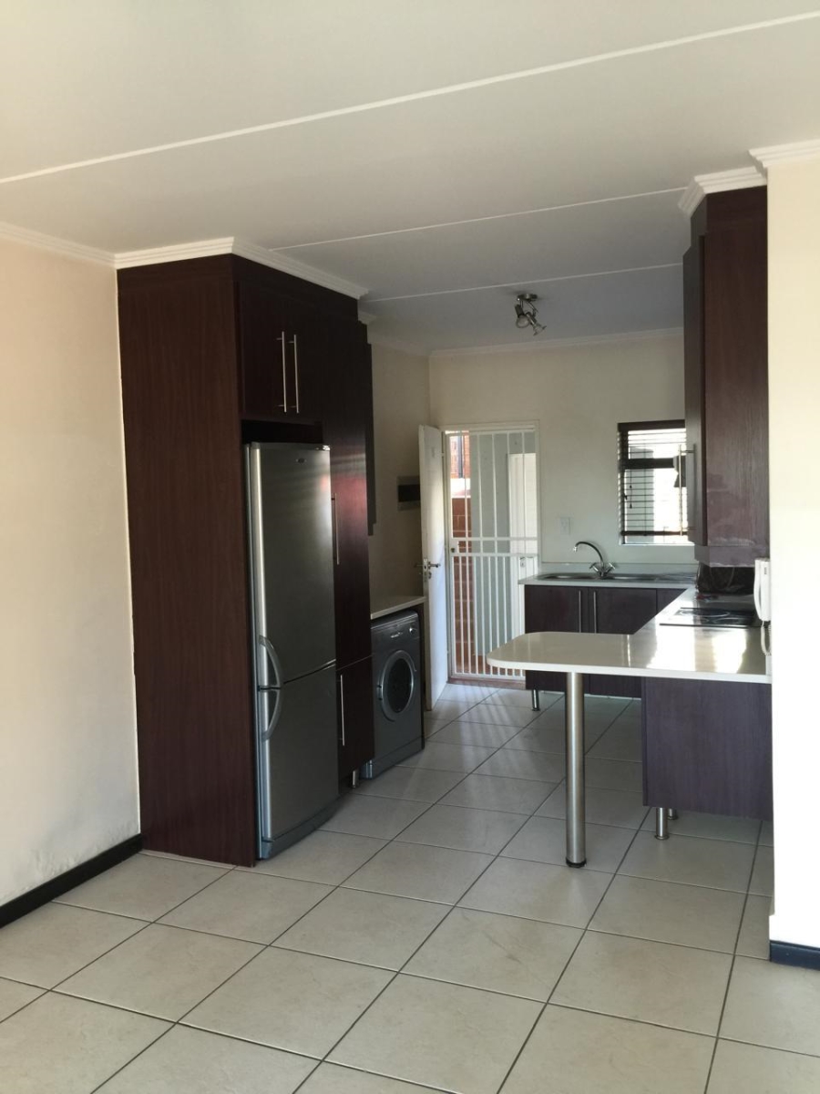To Let 2 Bedroom Property for Rent in Greenstone Hill Gauteng