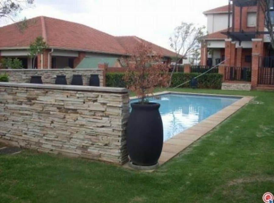To Let 2 Bedroom Property for Rent in Greenstone Hill Gauteng