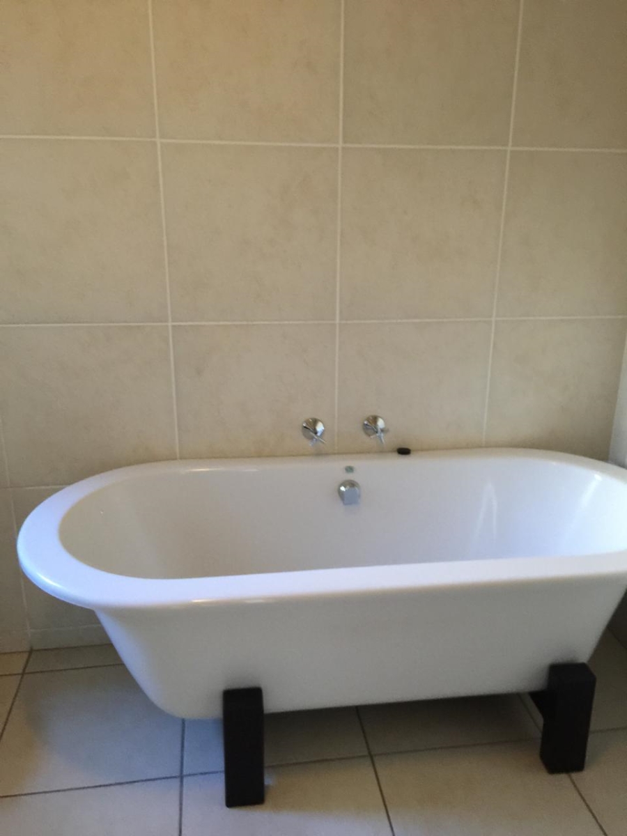 To Let 2 Bedroom Property for Rent in Greenstone Hill Gauteng