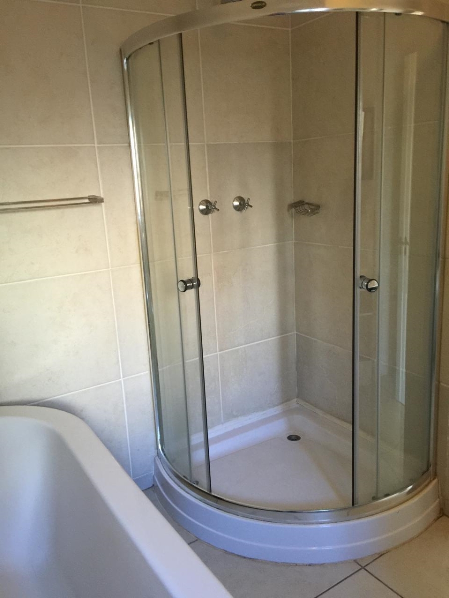 To Let 2 Bedroom Property for Rent in Greenstone Hill Gauteng