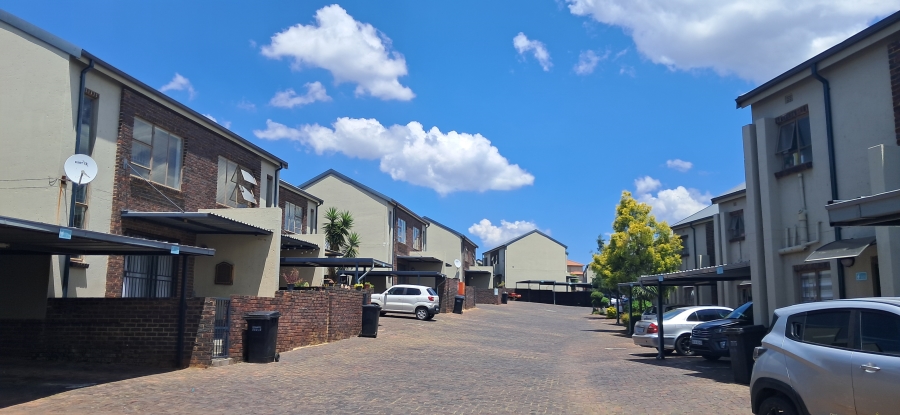 2 Bedroom Property for Sale in Noordheuwel Gauteng
