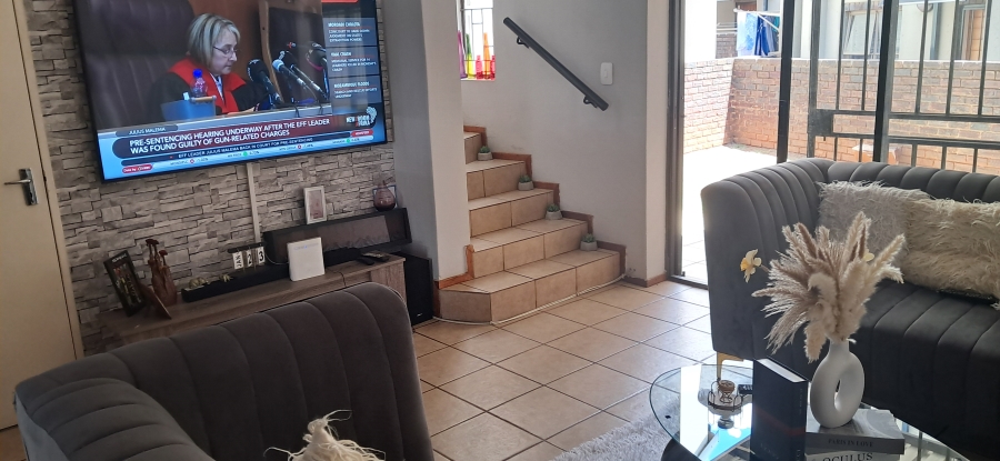 2 Bedroom Property for Sale in Noordheuwel Gauteng