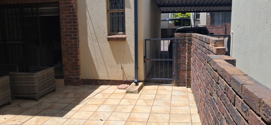 2 Bedroom Property for Sale in Noordheuwel Gauteng