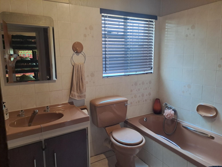 3 Bedroom Property for Sale in Wilro Park Gauteng