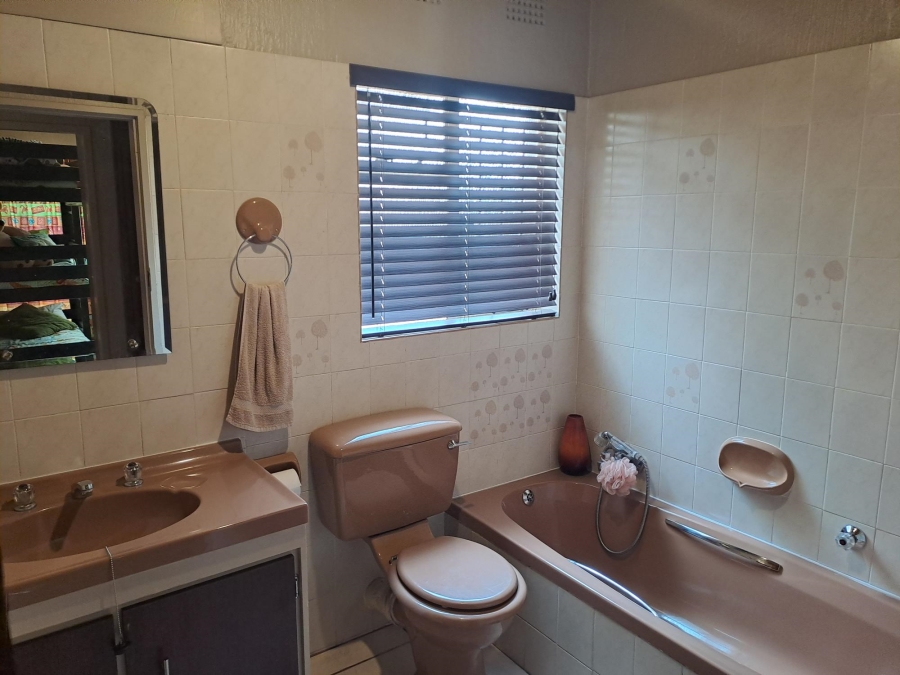 3 Bedroom Property for Sale in Wilro Park Gauteng