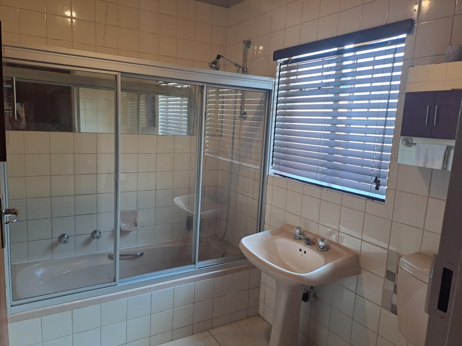 3 Bedroom Property for Sale in Wilro Park Gauteng