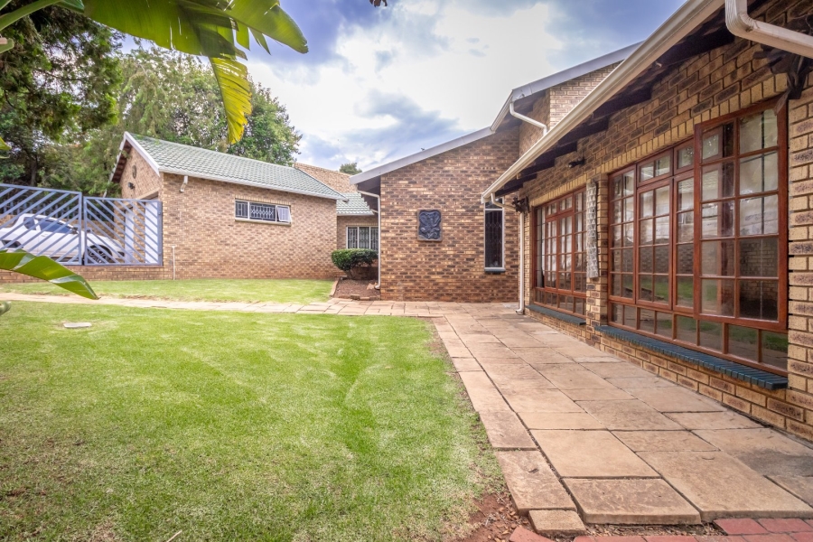 5 Bedroom Property for Sale in Wilro Park Gauteng