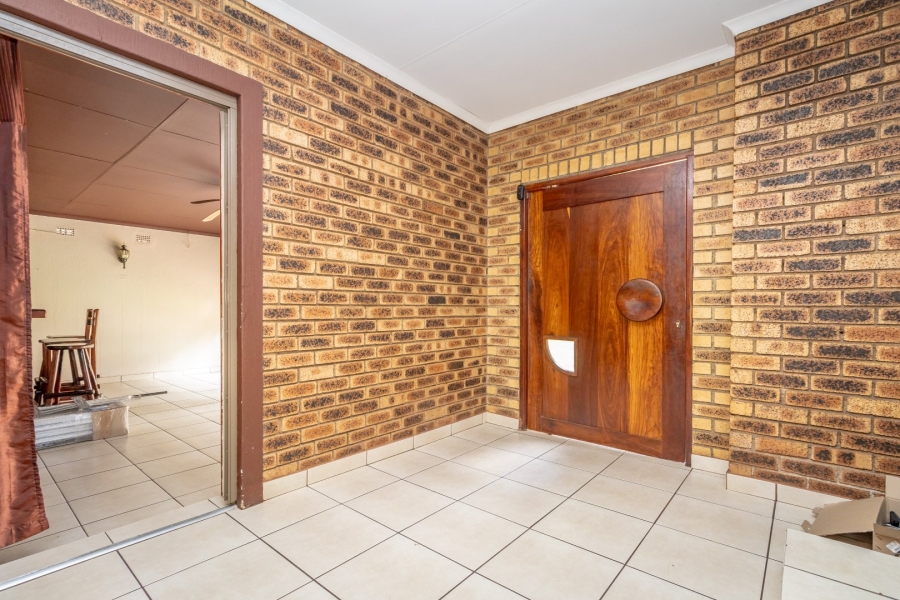 5 Bedroom Property for Sale in Wilro Park Gauteng