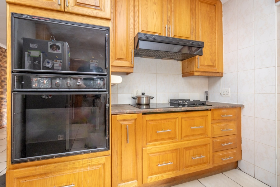 5 Bedroom Property for Sale in Wilro Park Gauteng