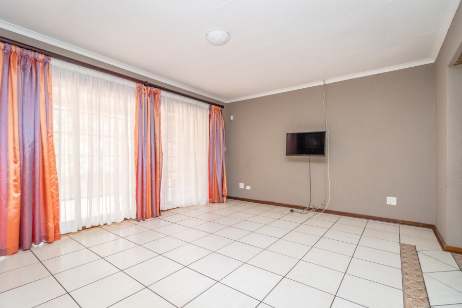 5 Bedroom Property for Sale in Wilro Park Gauteng