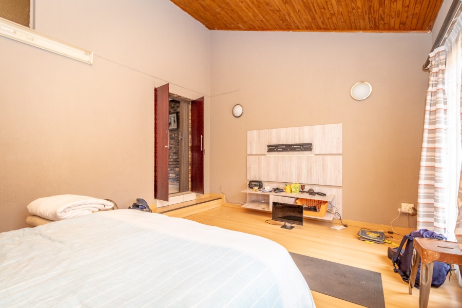 5 Bedroom Property for Sale in Wilro Park Gauteng