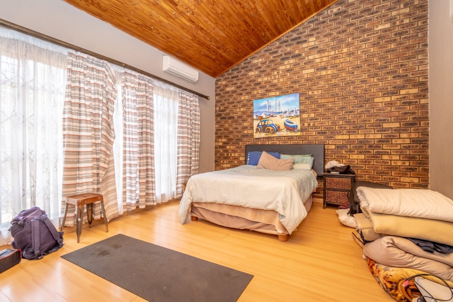 5 Bedroom Property for Sale in Wilro Park Gauteng