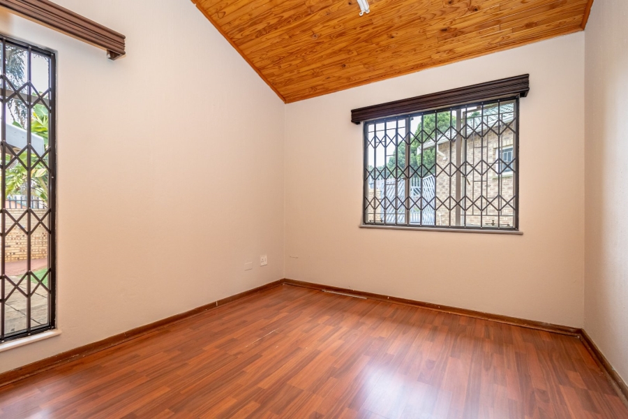 5 Bedroom Property for Sale in Wilro Park Gauteng