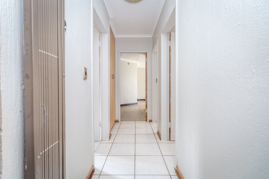 5 Bedroom Property for Sale in Wilro Park Gauteng