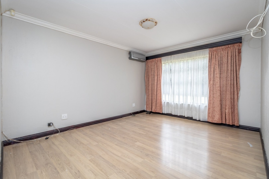 5 Bedroom Property for Sale in Wilro Park Gauteng