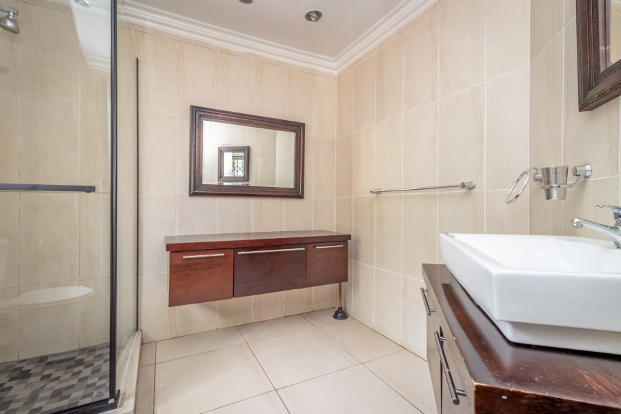 5 Bedroom Property for Sale in Wilro Park Gauteng