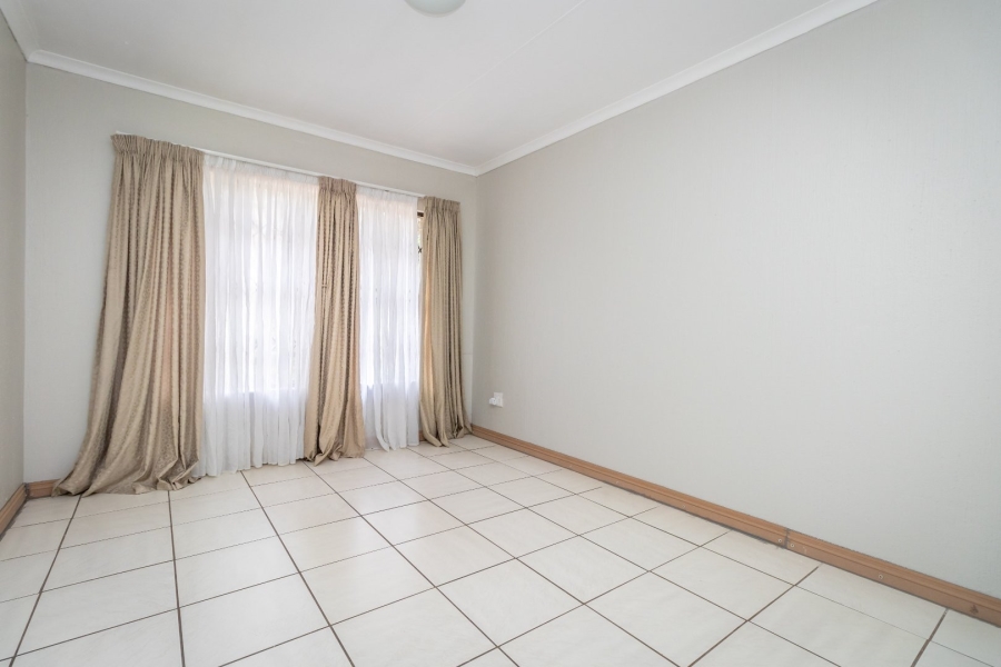 5 Bedroom Property for Sale in Wilro Park Gauteng
