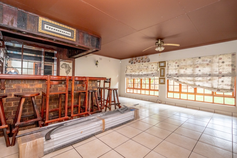 5 Bedroom Property for Sale in Wilro Park Gauteng