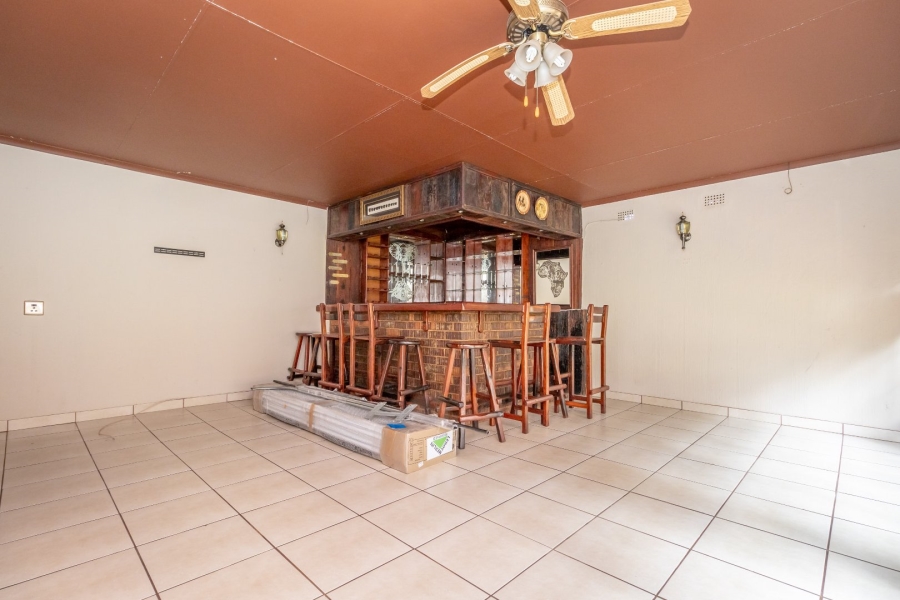 5 Bedroom Property for Sale in Wilro Park Gauteng