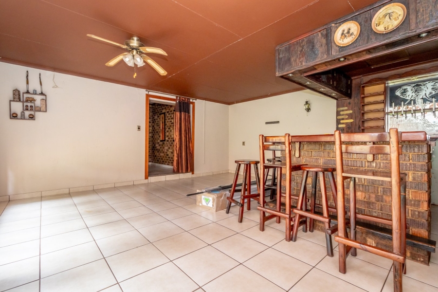 5 Bedroom Property for Sale in Wilro Park Gauteng