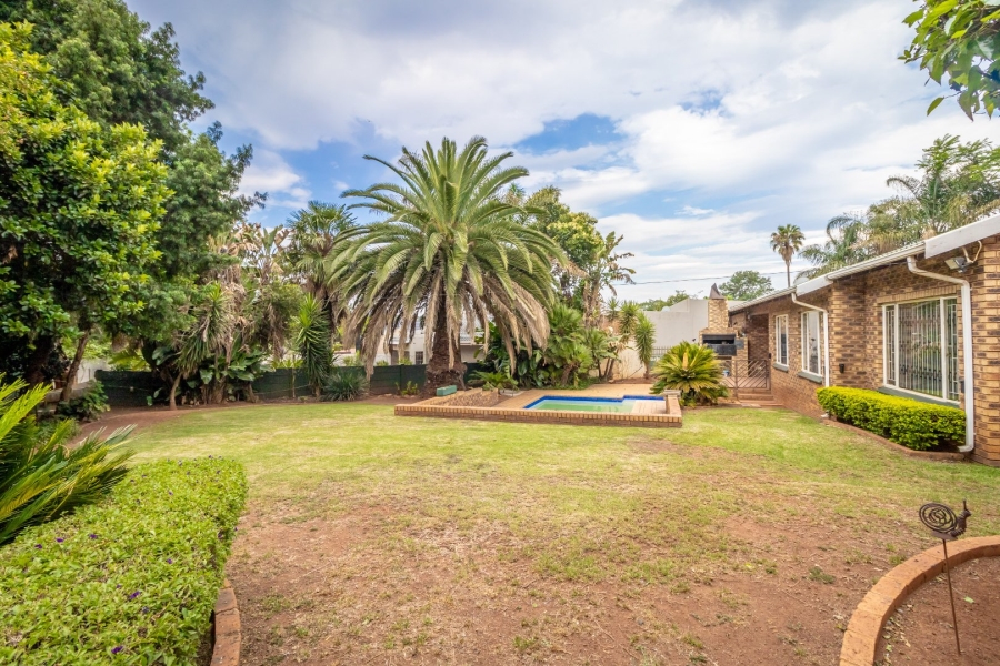 5 Bedroom Property for Sale in Wilro Park Gauteng