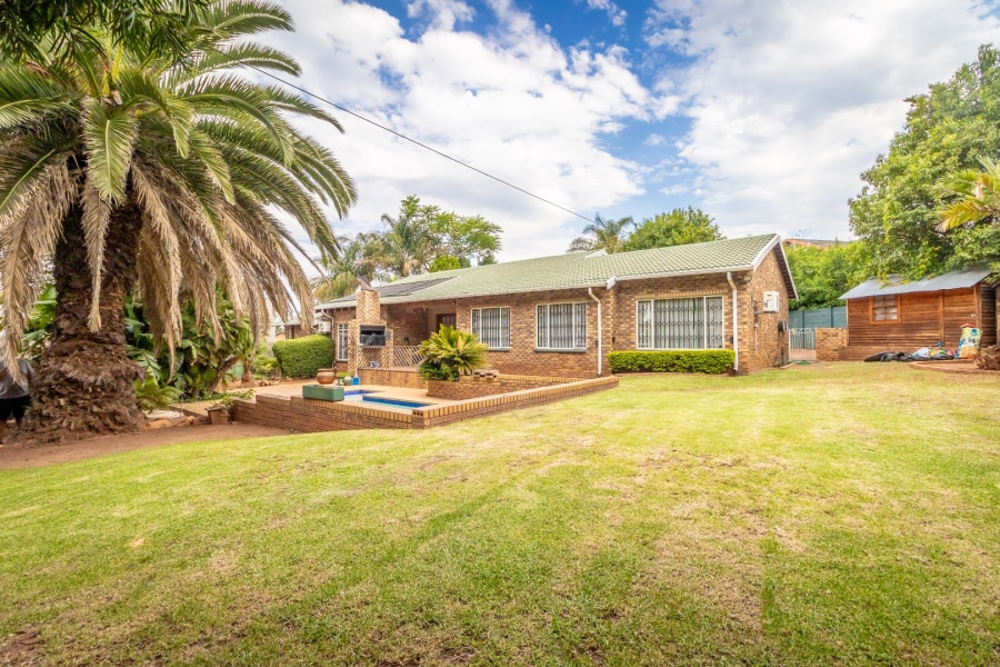 5 Bedroom Property for Sale in Wilro Park Gauteng